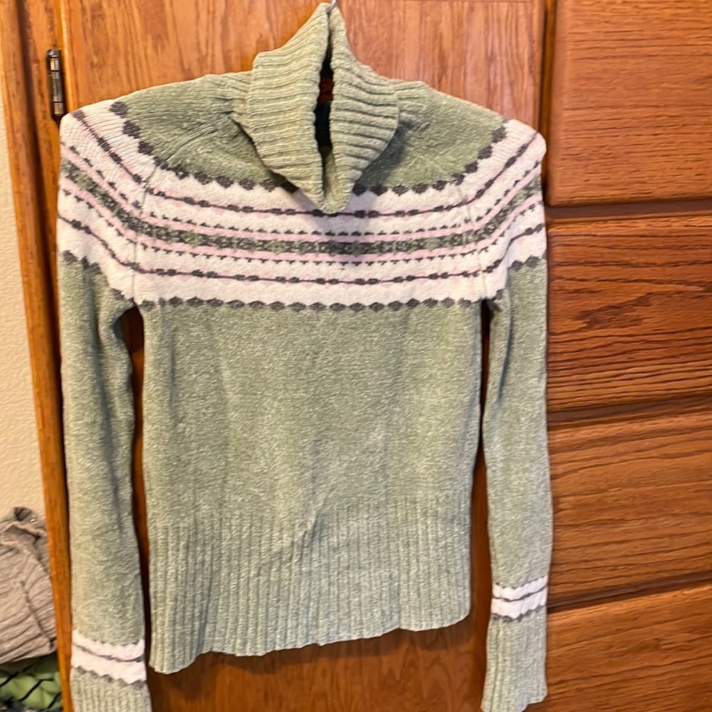 Women’s turtleneck sweater.